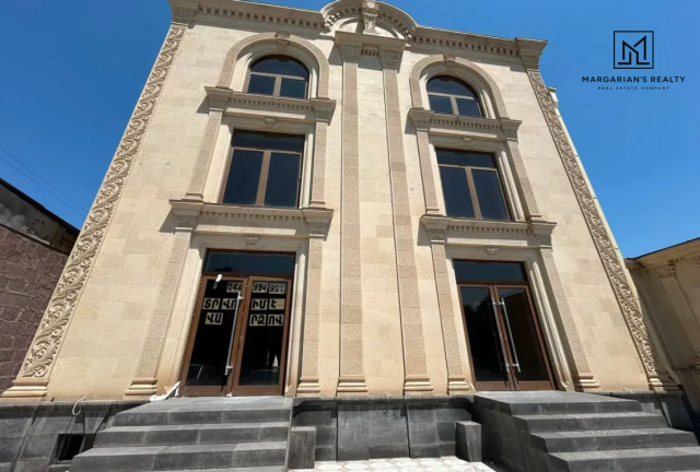 Բազմաֆունկցիոնալ գույք Վազգեն Սարգսյան փողոցում Գյումրիում, 198 քմ