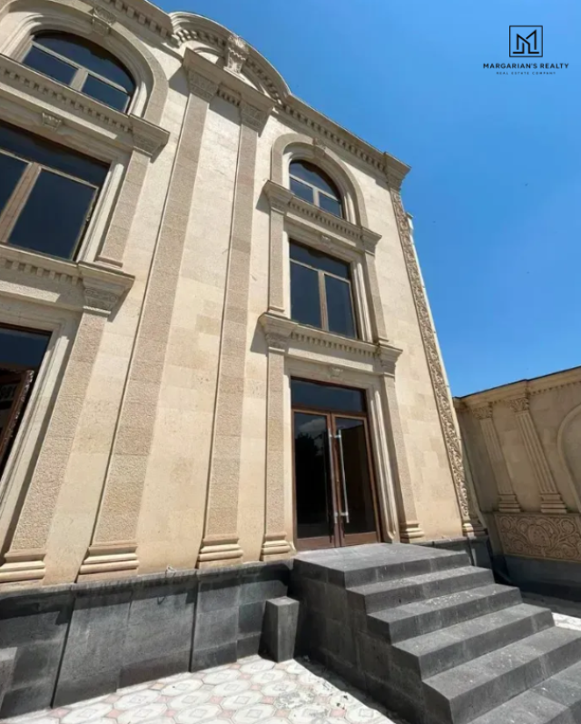 Բազմաֆունկցիոնալ գույք Վազգեն Սարգսյան փողոցում Գյումրիում, 198 քմ