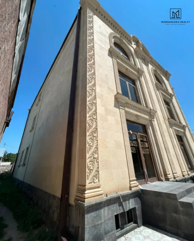 Բազմաֆունկցիոնալ գույք Վազգեն Սարգսյան փողոցում Գյումրիում, 198 քմ