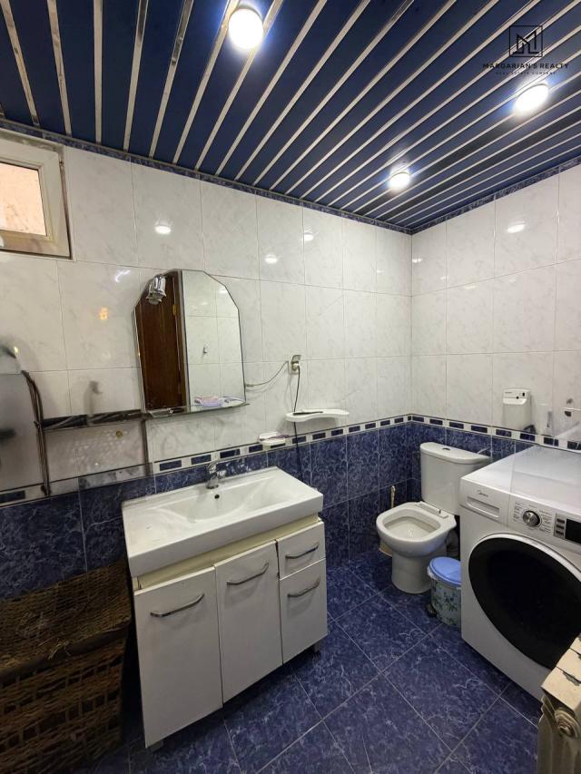 Երկու հարկանի քարե տուն Լևոն Մադոյանի փողոցում Գյումրիում, 482 քմ, 490 քմ հողի վրա, 3+ սանհանգույց