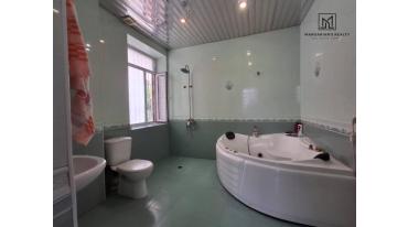 Երկու հարկանի քարե տուն Շիրակացու փողոցում Գյումրիում, 200 քմ, 400 քմ հողի վրա