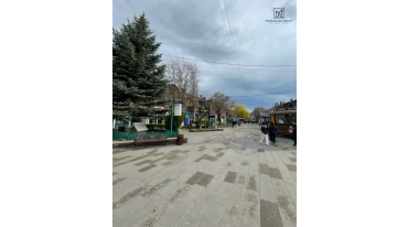 2 սենյականոց բնակարան Նիկոլայ Ռիժկովի փողոցում Գյումրիում, 75 քմ, 2/2 հարկ, 2 սանհանգույց, քարե շենք