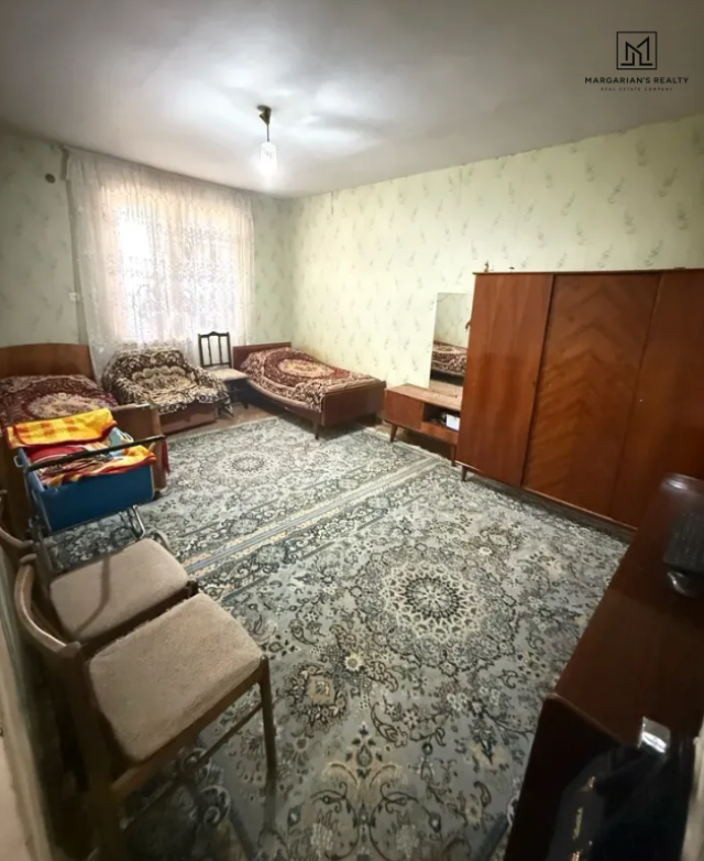 3 սենյականոց բնակարան նորակառույց շենքում Կամոյի փողոցում Գյումրիում, 76 քմ, քարե շենք