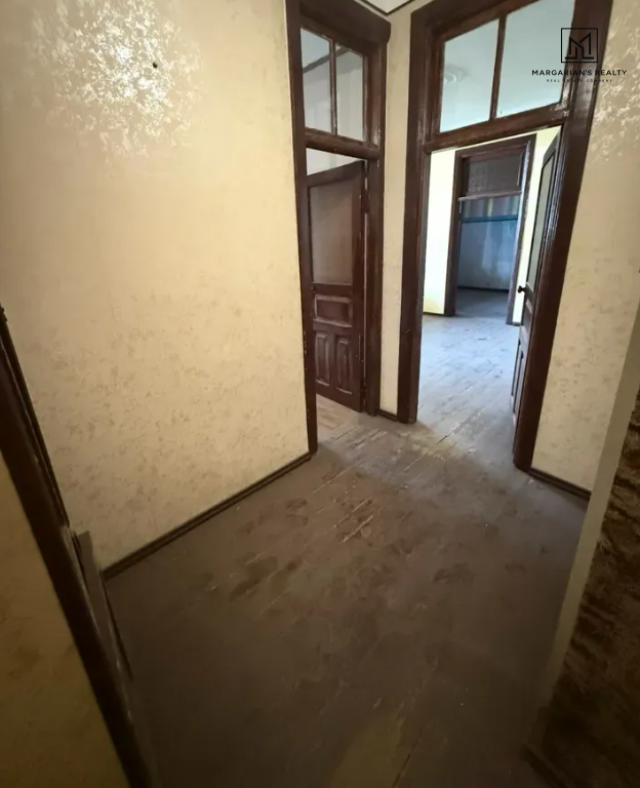 3 սենյականոց բնակարան նորակառույց շենքում Ղորղանյան փողոցում Գյումրիում, 90 քմ, 1/3 հարկ, քարե շենք