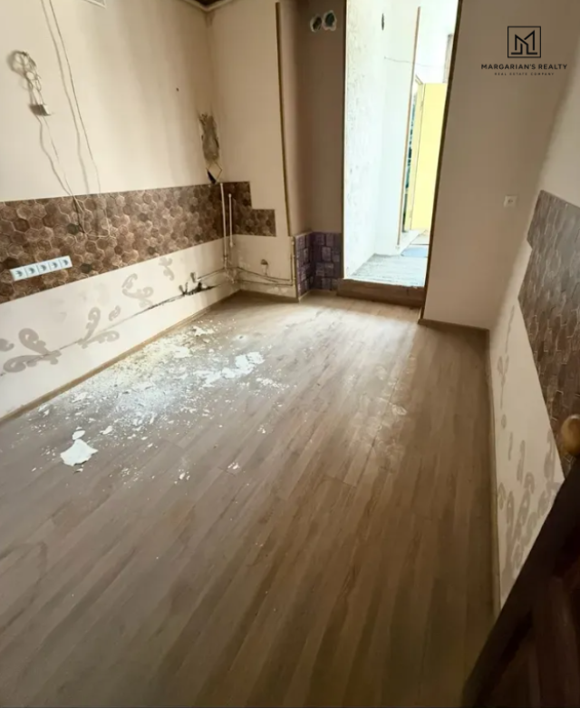 3 սենյականոց բնակարան նորակառույց շենքում Ղորղանյան փողոցում Գյումրիում, 90 քմ, 1/3 հարկ, քարե շենք