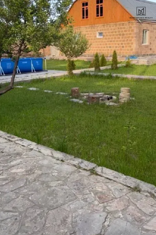 Մեկ հարկանի քարե տուն, Ղարիբջանյան մայրուղի Ղարիբջանյանում, 100 քմ, 1500 քմ հողի վրա