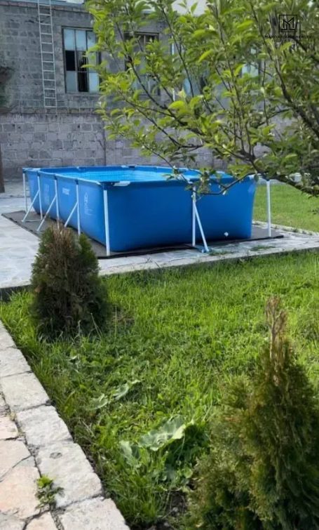 Մեկ հարկանի քարե տուն, Ղարիբջանյան մայրուղի Ղարիբջանյանում, 100 քմ, 1500 քմ հողի վրա