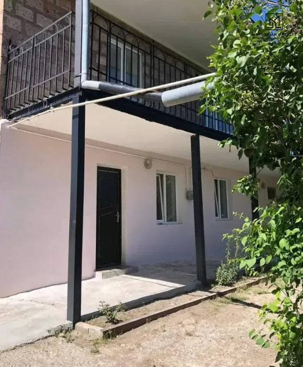 Երկու հարկանի քարե տուն, Հ. Սարգսյան փողոց 2-րդ անցում Գյումրիում, 200 քմ, 600 քմ հողի վրա
