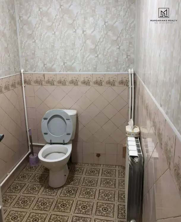Երկու հարկանի քարե տուն, Հ. Սարգսյան փողոց 2-րդ անցում Գյումրիում, 200 քմ, 600 քմ հողի վրա