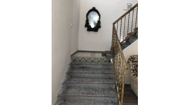 Երկու հարկանի քարե տուն, Հ. Սարգսյան փողոց 2-րդ անցում Գյումրիում, 200 քմ, 600 քմ հողի վրա