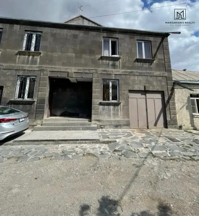 Երկու հարկանի քարե տուն, Chernishevski Street Գյումրիում, 200 քմ, 100 քմ հողի վրա, 2 սանհանգույց