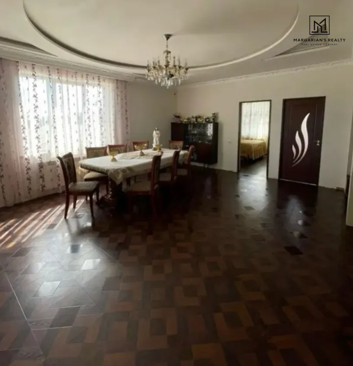 Երկու հարկանի քարե տուն, Chernishevski Street Գյումրիում, 200 քմ, 100 քմ հողի վրա, 2 սանհանգույց
