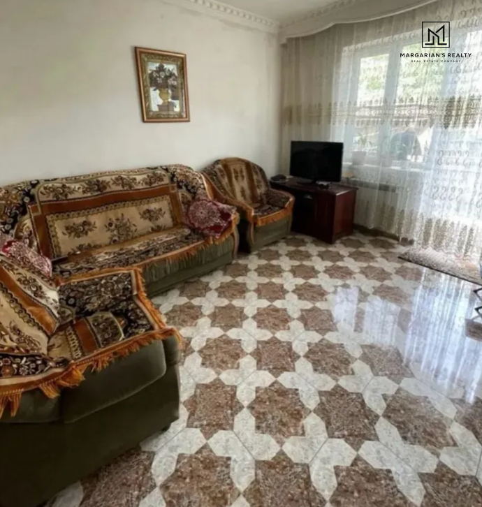 Երկու հարկանի քարե տուն, Chernishevski Street Գյումրիում, 200 քմ, 100 քմ հողի վրա, 2 սանհանգույց