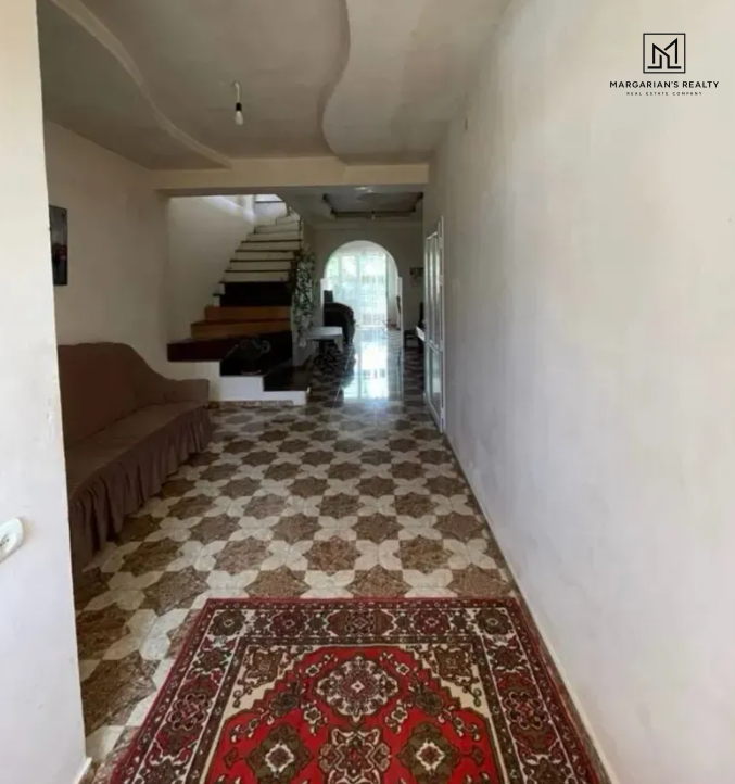 Երկու հարկանի քարե տուն, Chernishevski Street Գյումրիում, 200 քմ, 100 քմ հողի վրա, 2 սանհանգույց