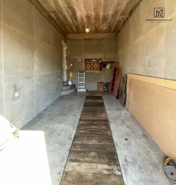 Երկու հարկանի քարե տուն, Chernishevski Street Գյումրիում, 200 քմ, 100 քմ հողի վրա, 2 սանհանգույց