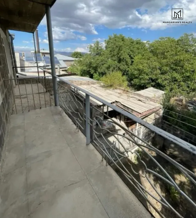 Երկու հարկանի քարե տուն, Chernishevski Street Գյումրիում, 200 քմ, 100 քմ հողի վրա, 2 սանհանգույց