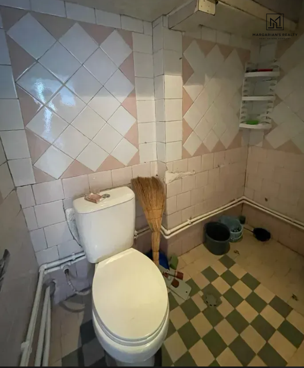 One-story stone house, 3rd lane of Rustaveli Street in Gyumri, 48 sqm, on 10 sqm of land
