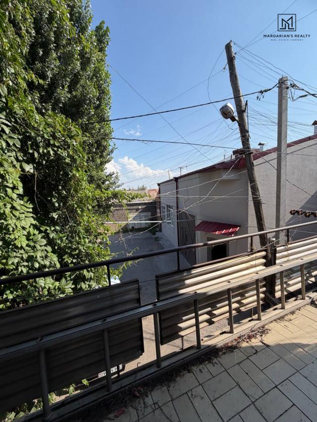 Երկու հարկանի քարե տուն Ջիվանու փողոցում Գյումրիում